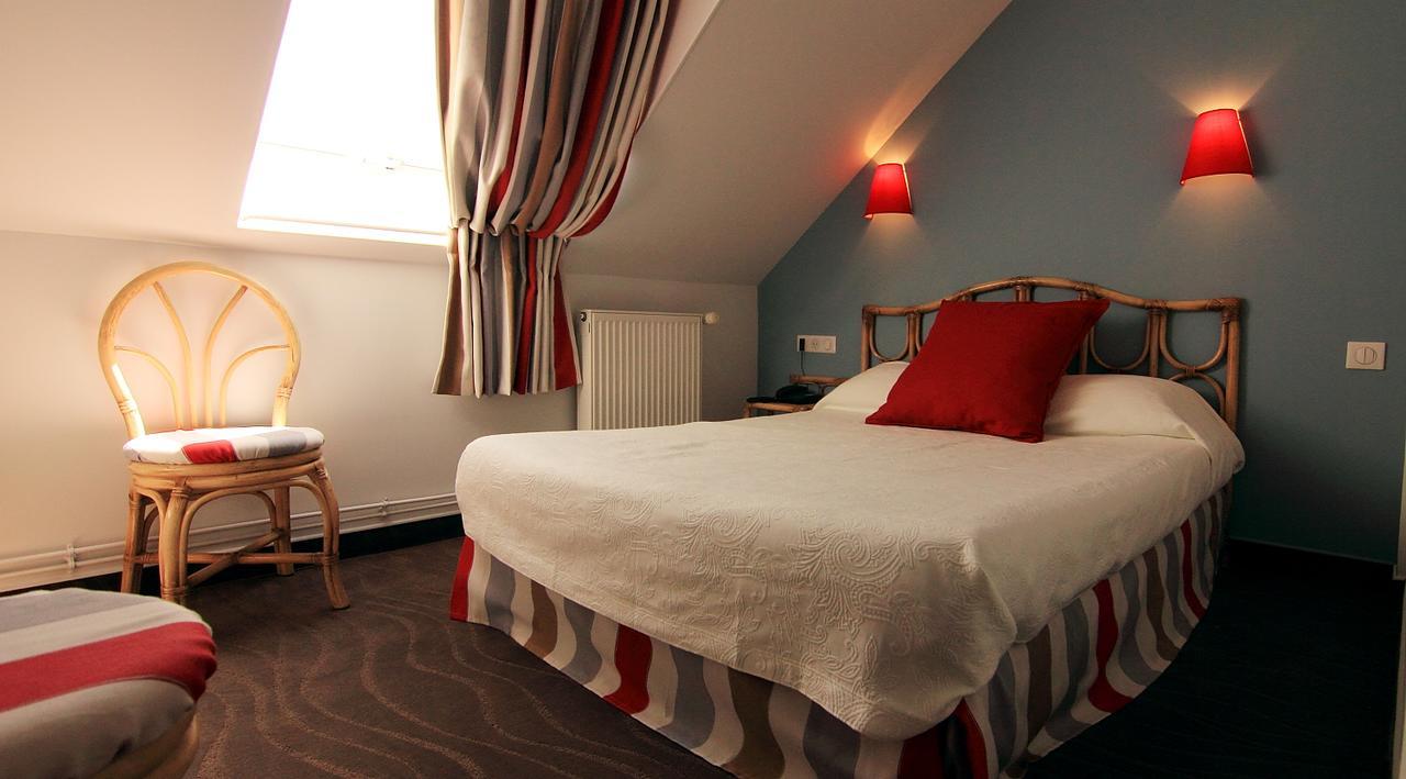 Logis Hotel Les Fuchsias سانت-فاست-لا-هوغ المظهر الخارجي الصورة