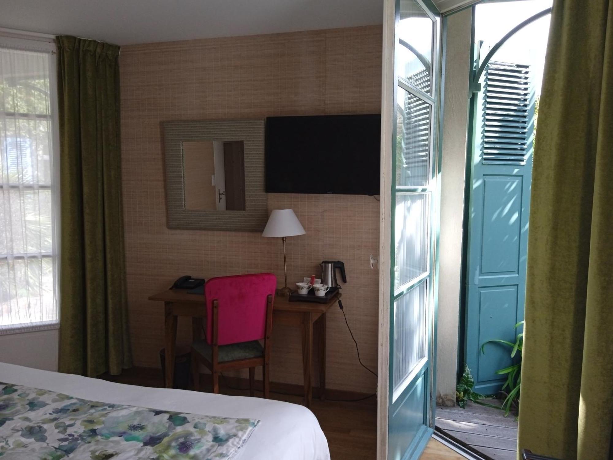 Logis Hotel Les Fuchsias سانت-فاست-لا-هوغ المظهر الخارجي الصورة
