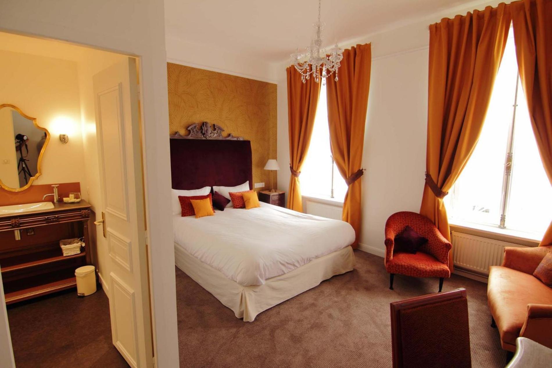 Logis Hotel Les Fuchsias سانت-فاست-لا-هوغ المظهر الخارجي الصورة