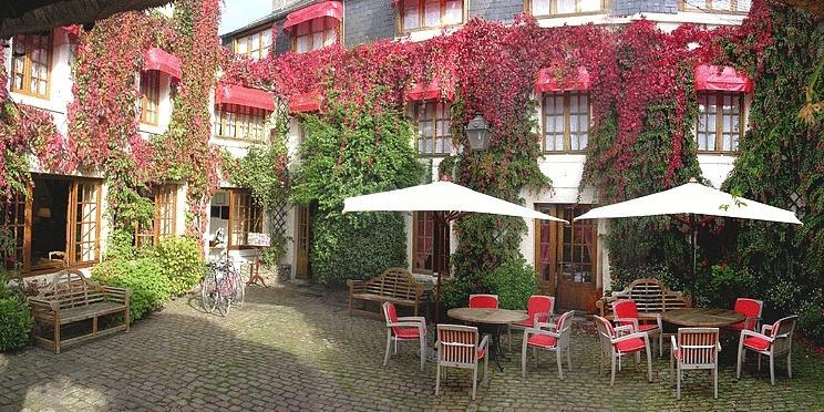 Logis Hotel Les Fuchsias سانت-فاست-لا-هوغ المظهر الخارجي الصورة