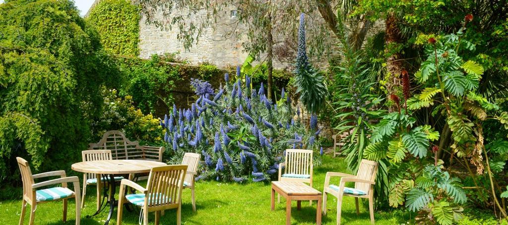 Logis Hotel Les Fuchsias سانت-فاست-لا-هوغ المظهر الخارجي الصورة